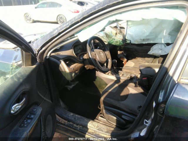 1C4PJLAS3HW561587 Jeep Cherokee Altitude