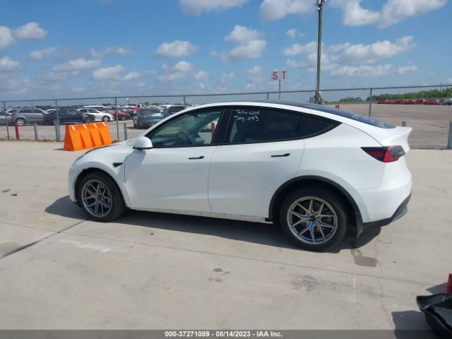 5YJYGDEE5MF090070 Tesla Model Y Long Range