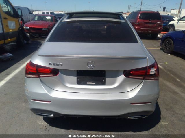 WDD3G4EB4KW012703 Mercedes-Benz A-class A 220