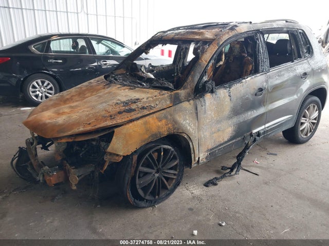 2013 VOLKSWAGEN TIGUAN SE W/SUNROOF & NAV VIN: WVGBV3AX4DW613261