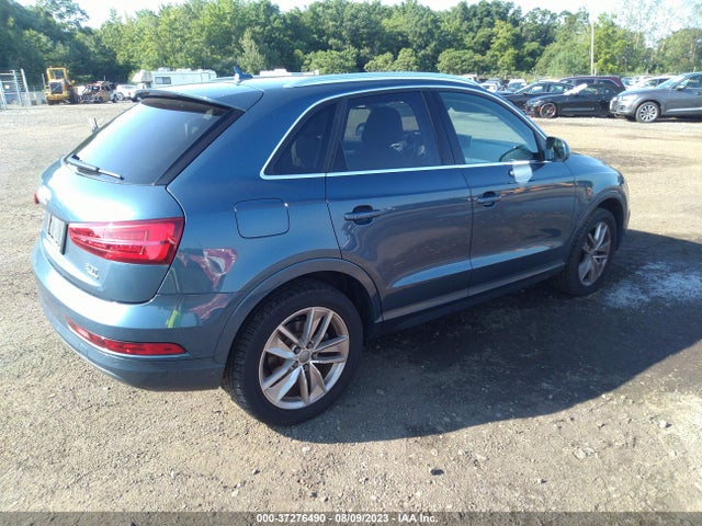 WA1JCCFS1HR004033 Audi Q3 Premium Plus