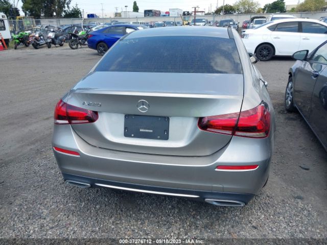 W1K3G4EB1LJ235814 Mercedes-Benz A-class A 220