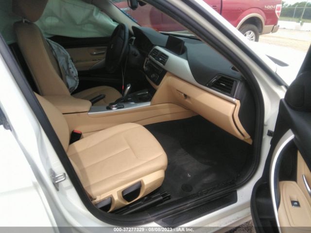 WBA8A9C39HK864763 BMW 3 Series 320i