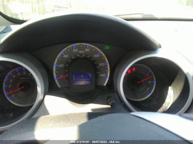 2013 HONDA FIT VIN: JHMGE8H38DC005236
