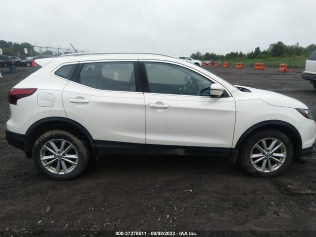JN1BJ1CP6HW032158 Nissan Rogue Sport Sv