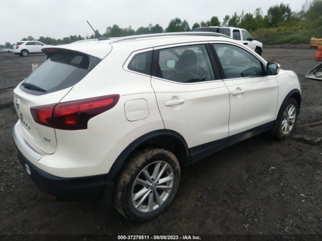 JN1BJ1CP6HW032158 Nissan Rogue Sport Sv