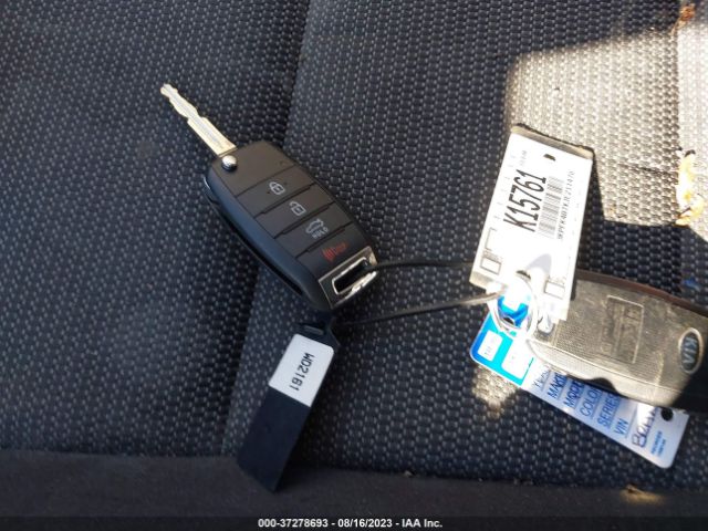 3KPFK4A7XJE211478 KIA FORTE LX