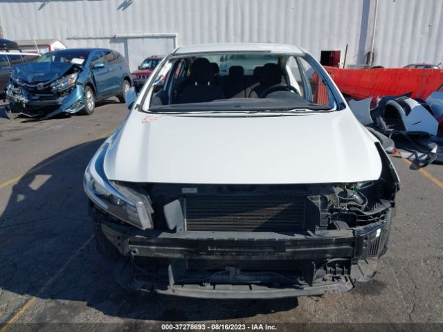 3KPFK4A7XJE211478 KIA FORTE LX