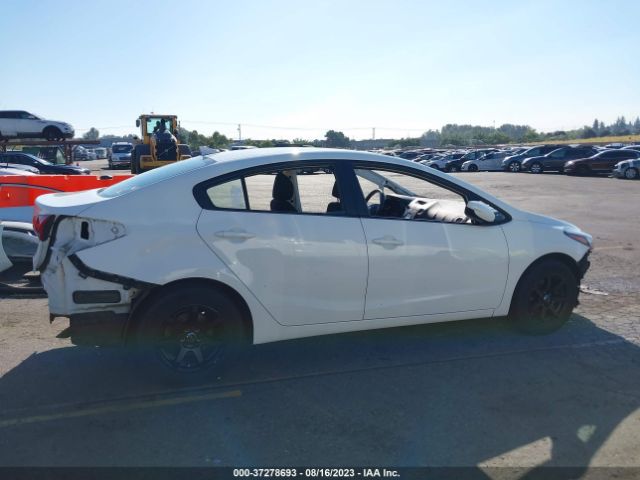 3KPFK4A7XJE211478 KIA FORTE LX