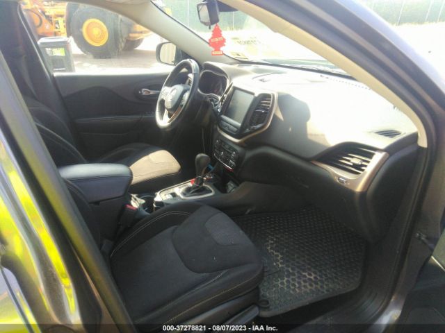 1C4PJMCS8FW523577 Jeep Cherokee Latitude