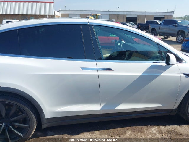 2019 Tesla Model X, VIN: 5YJXCDE23KF213780