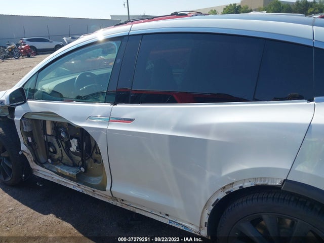 2019 Tesla Model X, VIN: 5YJXCDE23KF213780