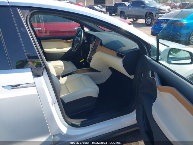 2019 Tesla Model X, VIN: 5YJXCDE23KF213780