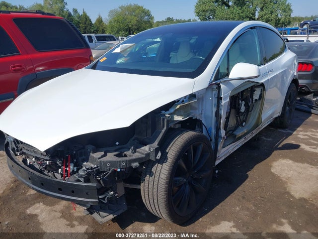 2019 Tesla Model X, VIN: 5YJXCDE23KF213780