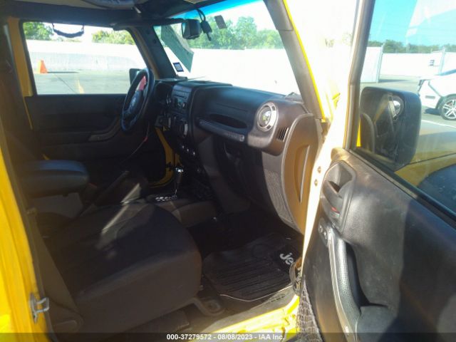 1C4BJWDG5FL717873 Jeep Wrangler Unlimited Sport
