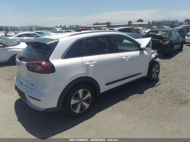 KNDCB3LC6J5210430 KIA NIRO LX