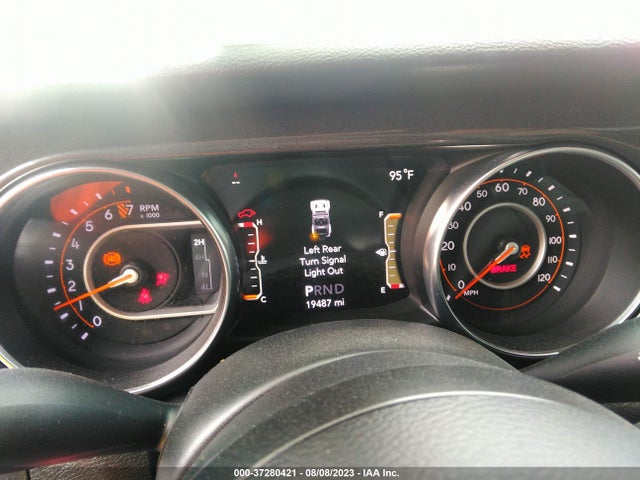 1C4HJXDG2MW814718 Jeep Wrangler Unlimited Sport Altitude