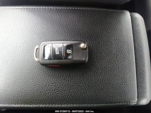 2013 VOLKSWAGEN JETTA SEDAN HYBRID SEL PREMIUM VIN: 3VW637AJ9DM232663
