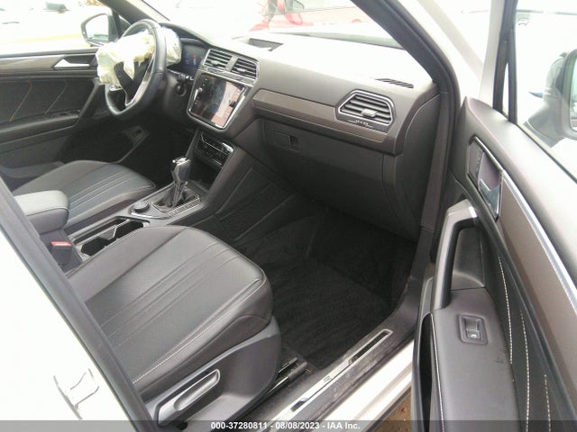 3VV8B7AX1NM050493 Volkswagen Tiguan Se R-line Black