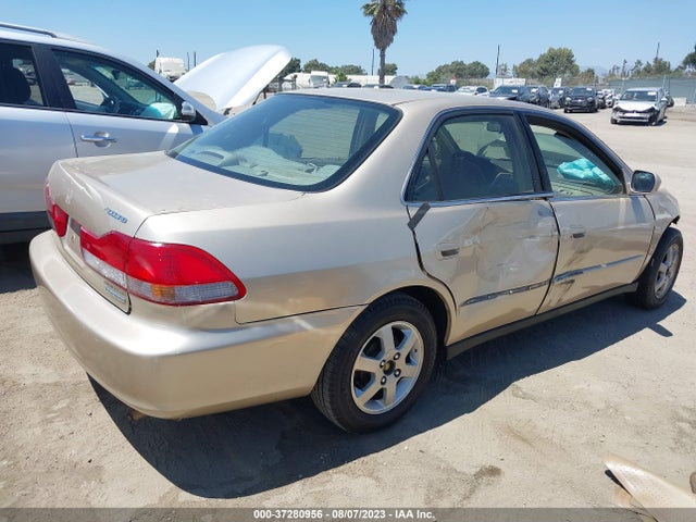 2000 HONDA ACCORD SDN SE VIN: 1HGCG5676YA108348