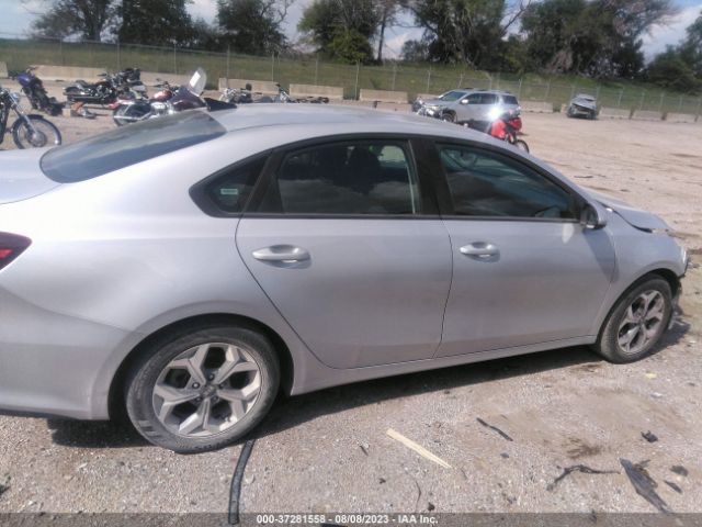 3KPF24AD4ME353240 KIA Forte Lxs