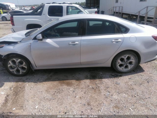 3KPF24AD4ME353240 KIA Forte Lxs