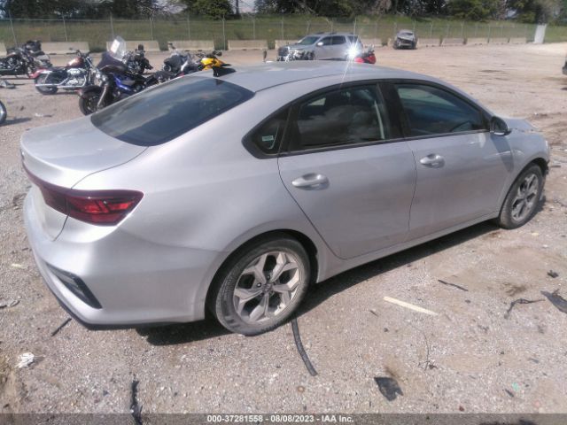 3KPF24AD4ME353240 KIA Forte Lxs