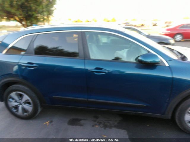 KNDCB3LC0L5423490 KIA NIRO LX