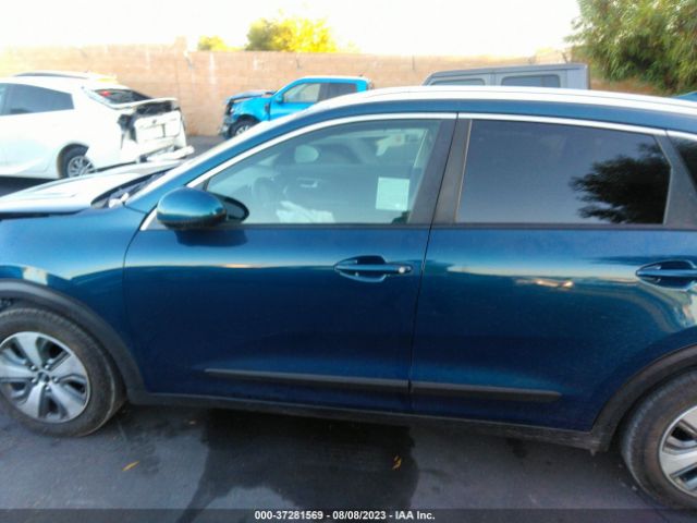 KNDCB3LC0L5423490 KIA NIRO LX