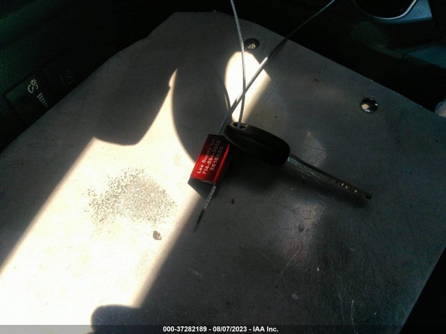 Toyota RAV4 LE 2018 JTMZFREV8JD113459 Image 3