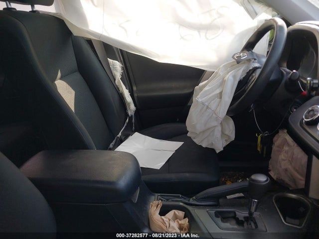 Toyota RAV4 LE 2018 JTMBFREV2JJ197135 Image 5