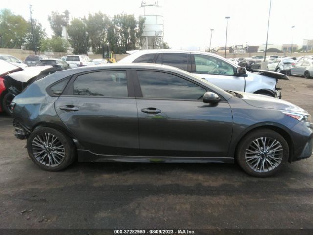3KPF54AD1NE439436 KIA Forte Gt-line