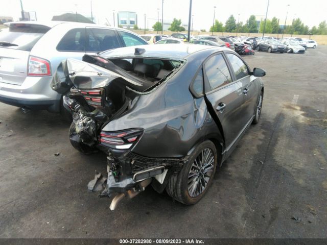 3KPF54AD1NE439436 KIA Forte Gt-line