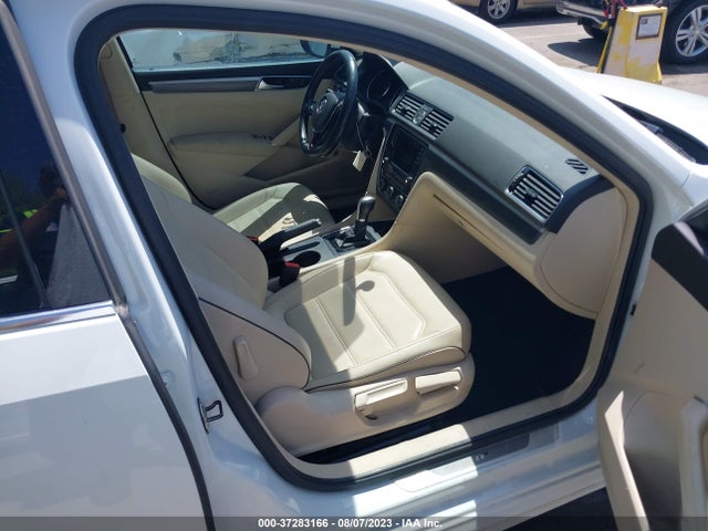 1VWDT7A32HC041263 Volkswagen Passat R-line W/comfort Pkg