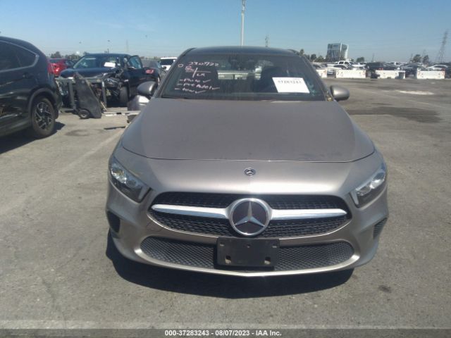 WDD3G4EB4KW028772 Mercedes-Benz A-class A 220