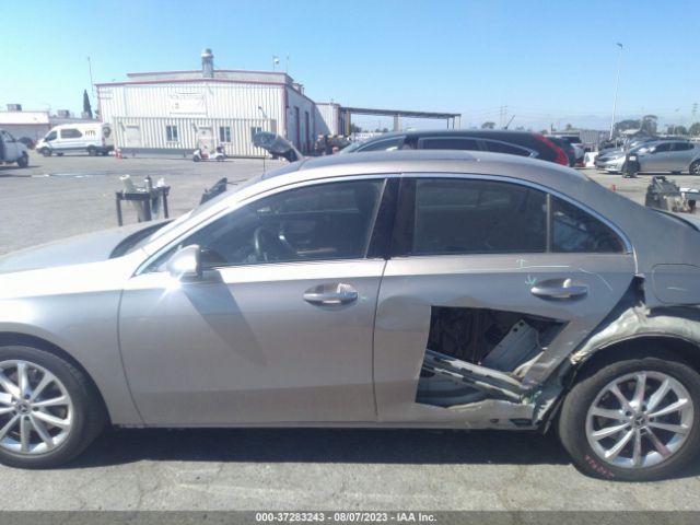 WDD3G4EB4KW028772 Mercedes-Benz A-class A 220