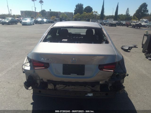 WDD3G4EB4KW028772 Mercedes-Benz A-class A 220
