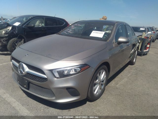 WDD3G4EB4KW028772 Mercedes-Benz A-class A 220
