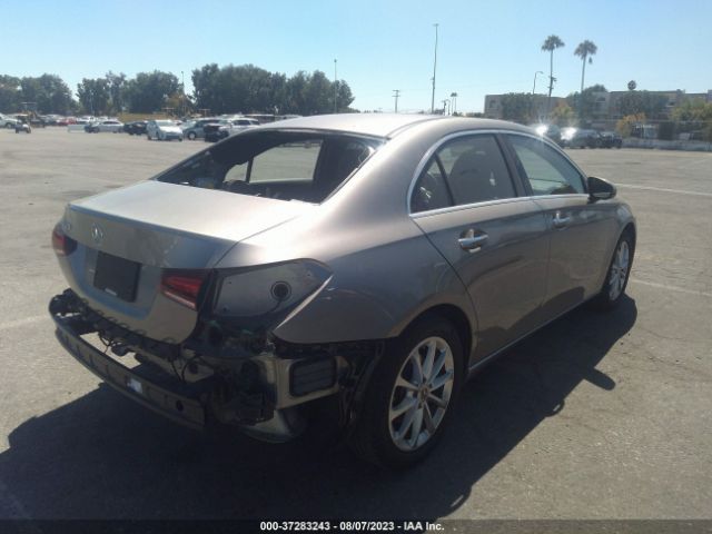 WDD3G4EB4KW028772 Mercedes-Benz A-class A 220