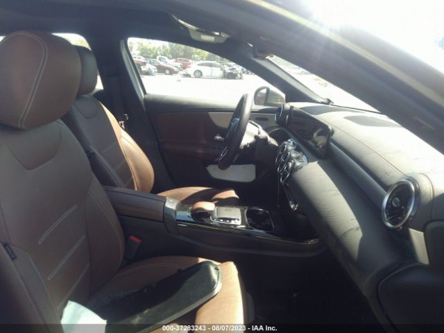 WDD3G4EB4KW028772 Mercedes-Benz A-class A 220