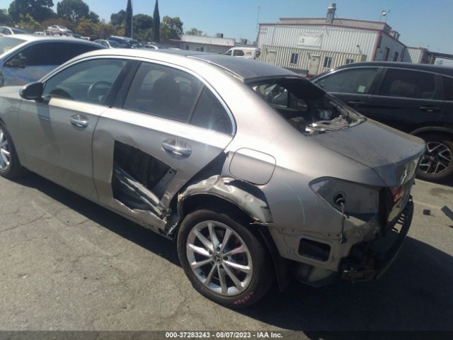 WDD3G4EB4KW028772 Mercedes-Benz A-class A 220