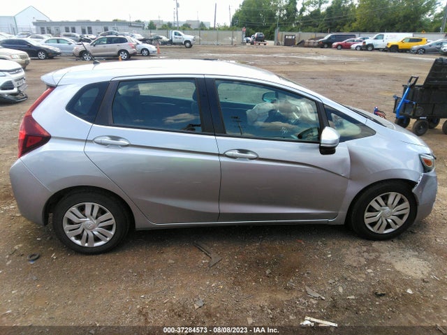 Honda FIT LX 2017 3HGGK5H50HM713948 Image 13