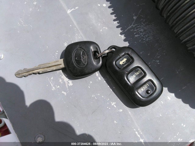 2002 TOYOTA CAMRY XLE/LE/SE VIN: 4T1BF30K42U504665
