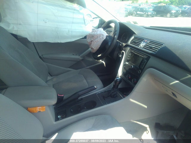 1VWAP7A32EC023364 Volkswagen Passat S W/nav