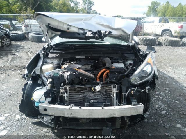 KNDCB3LC4H5073692 KIA NIRO LX