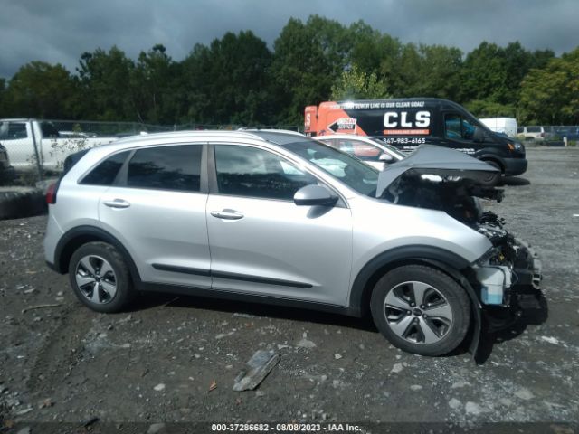KNDCB3LC4H5073692 KIA NIRO LX