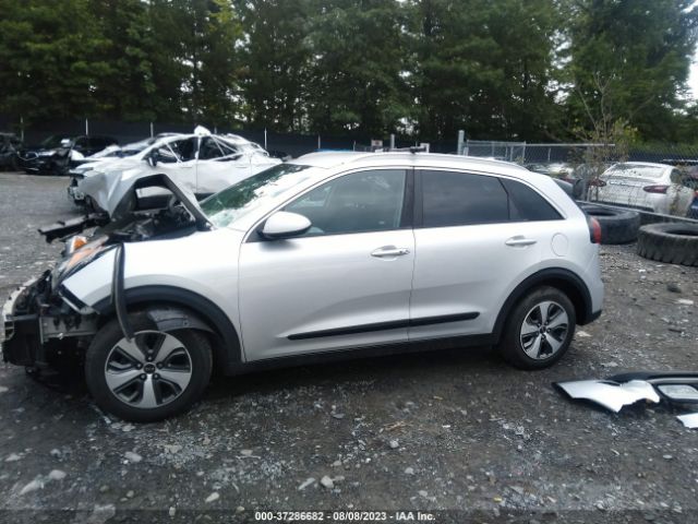KNDCB3LC4H5073692 KIA NIRO LX