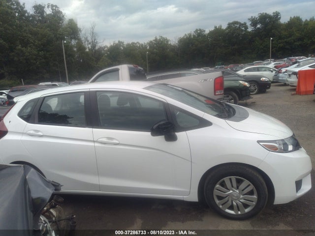 Honda FIT LX 2015 3HGGK5G56FM756639 Image 13