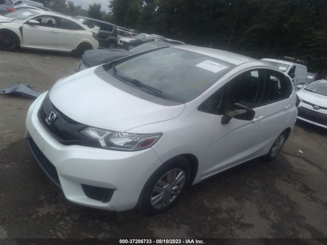 Honda FIT LX 2015 3HGGK5G56FM756639 Image 2