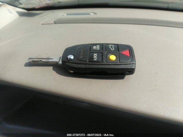 2006 VOLVO XC70 VIN: YV4SZ592061216575